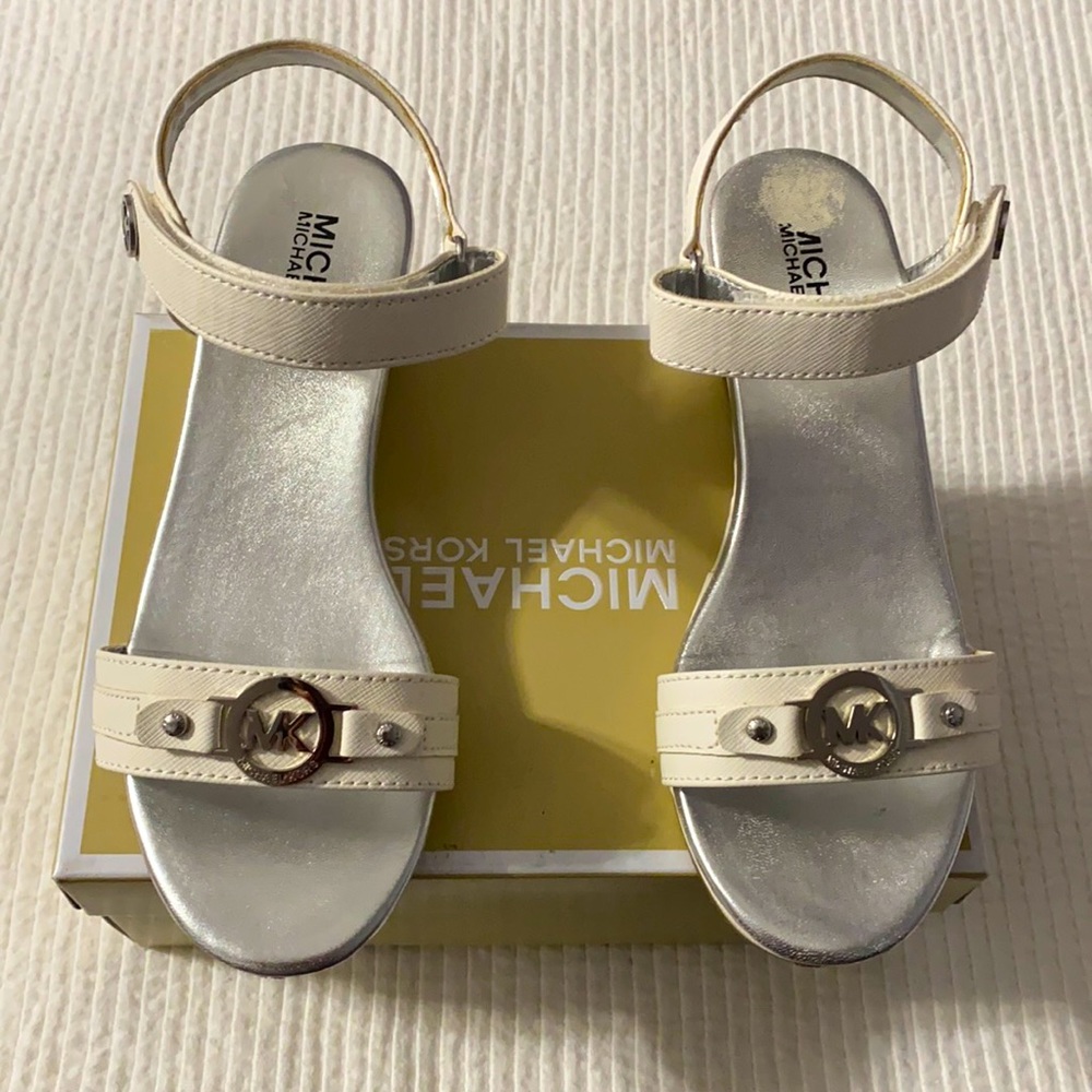 MK CateAgatha dress sandals in size 4